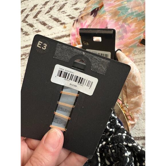 AVA & AIDEN hair accessory lot - Picture 9 of 11